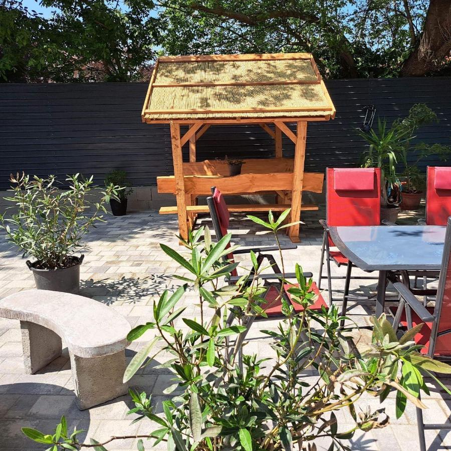 Malna Vendeghaz Siofok Apartment ภายนอก รูปภาพ